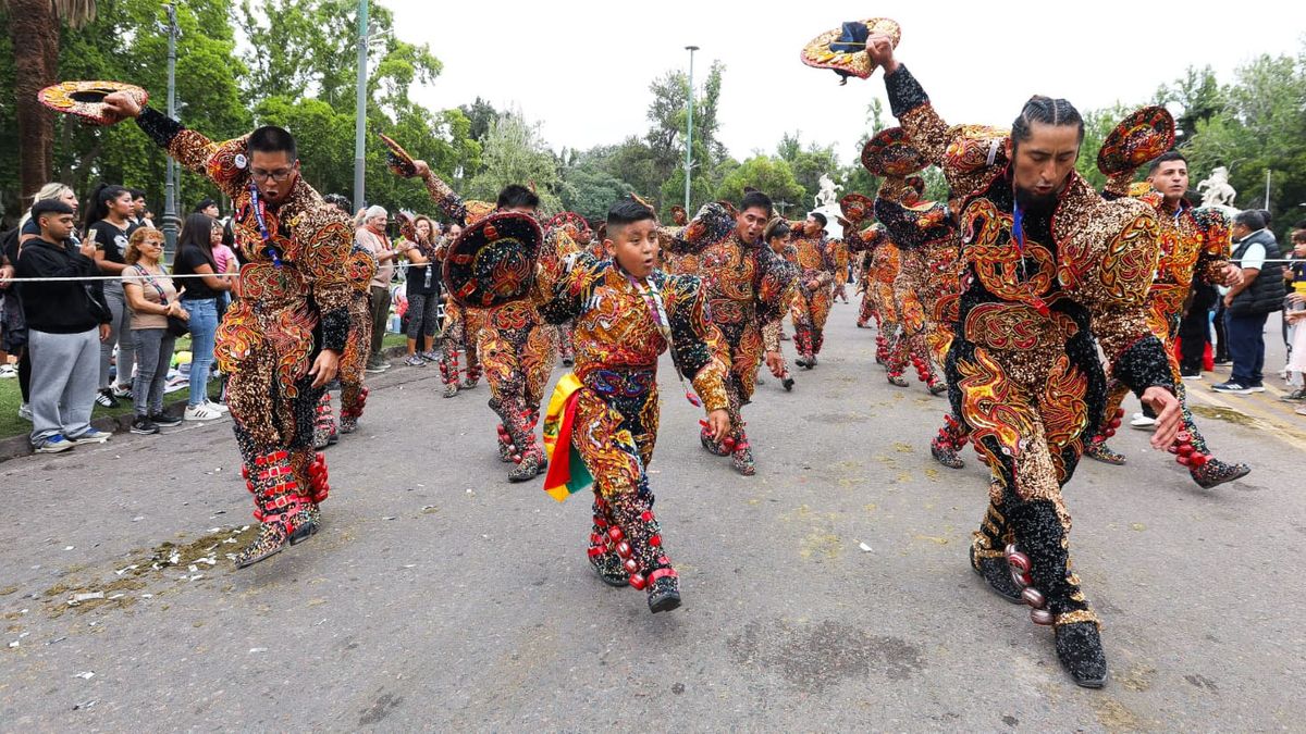 La colectividad boliviana y su enorme despliegue artístico, como siempre. La colectividad boliviana y su enorme despliegue artístico, como siempre. 