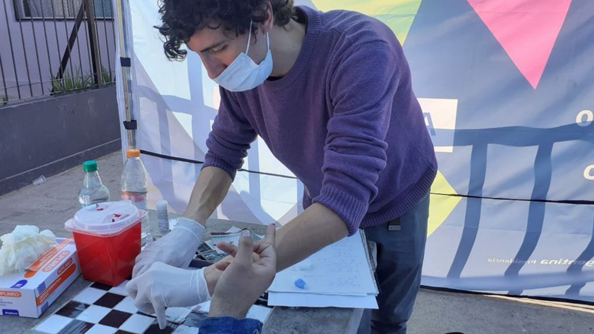 Covid en Argentina: casi 2.500 nuevos casos y 135 muertos