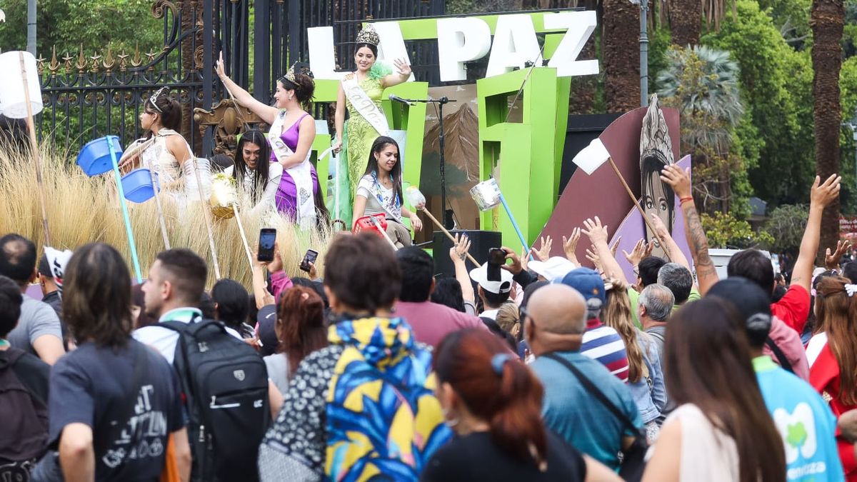 En los desfiles de Vendimia 2026 ganó el carro de La Paz con la imagen de sus dos reinas nacionales
