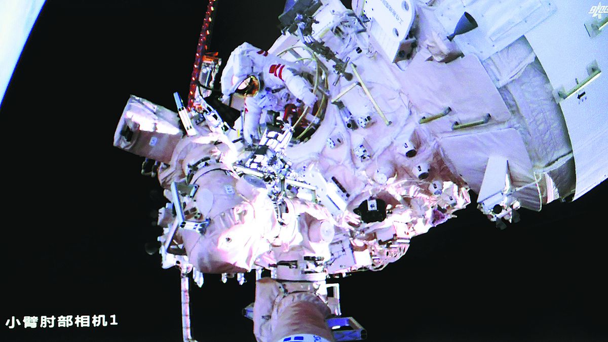 Una captura de pantalla del Centro de Control Aeroespacial de Beijing muestra a Fei Junlong