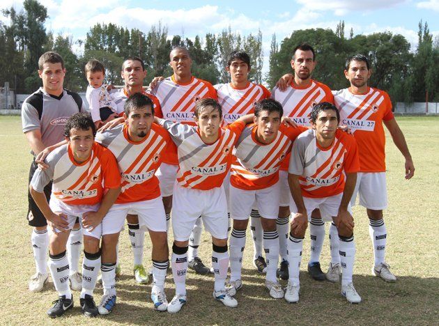 Pilares goleó a La Llave y sigue soñando