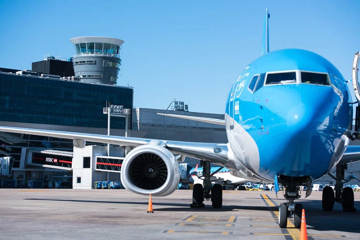 El acuerdo contempla una inversión de U$S 600 millones para modernizar la infraestructura y ampliar la capacidad operativa de los aeropuertos. El acuerdo contempla una inversión de U$S 600 millones para modernizar la infraestructura y ampliar la capacidad operativa de los aeropuertos.