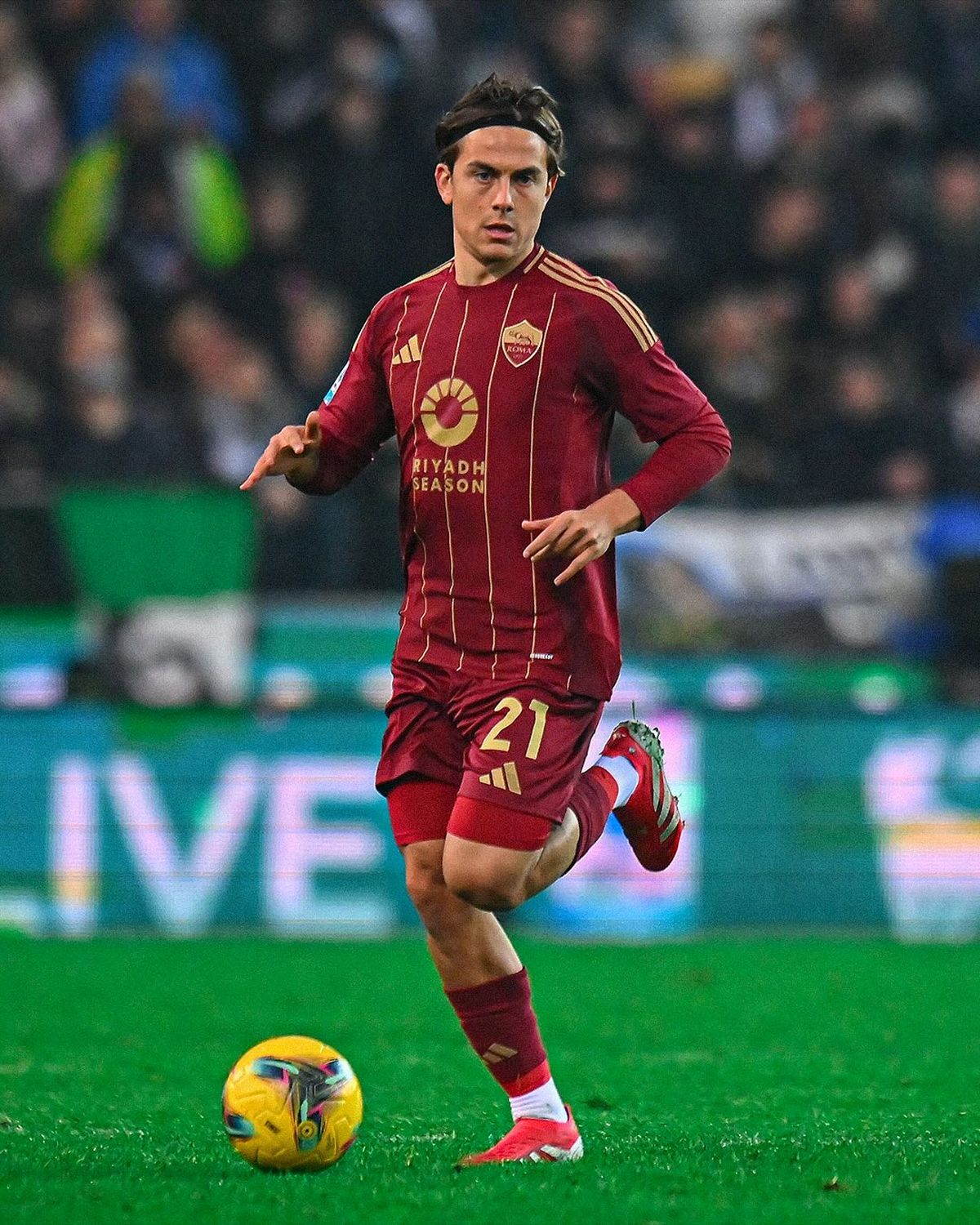 Paulo Dybala seguirá jugando en la Roma hasta junio del 2026. Paulo Dybala seguirá jugando en la Roma hasta junio del 2026.