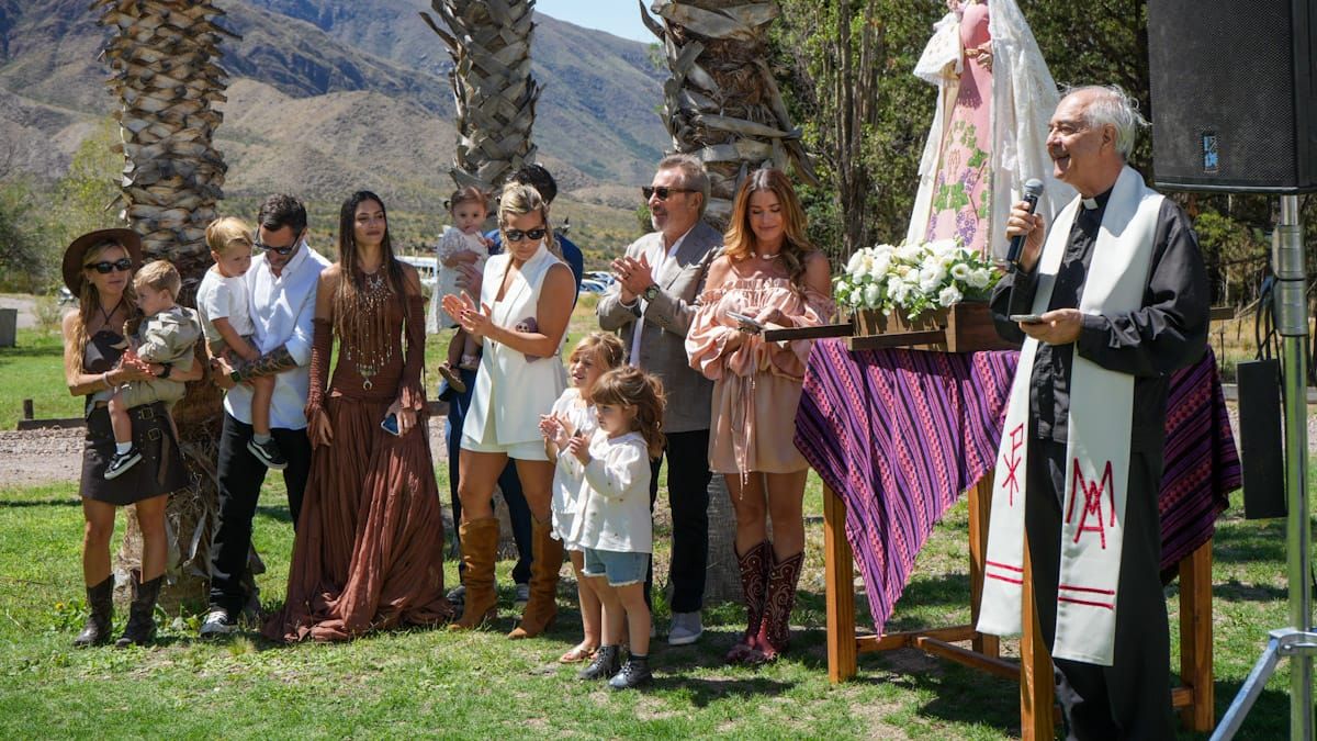 La familia Vila le da la bienvenida a la Virgen de la Carrodilla en la 21ª edición de la Vendimia Solidaria.