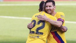 El Barça venció 1-0 al Valladolid con gol del Rey Arturo y quedó a un punto del Real