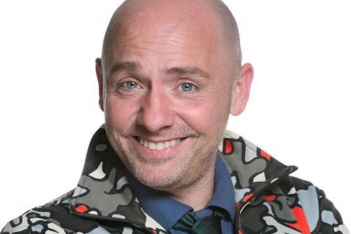 Lo borraron. Jey Mammon: borraron con inteligencia artificial su cara de una película filmada.