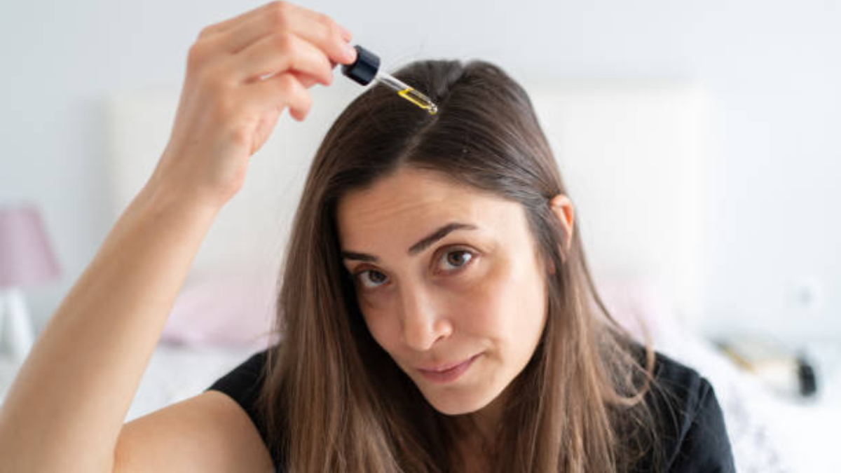 Con este sencillo truco casero podrás hacer crecer y mejorar rápidamente el aspecto de tu cabello. Con este sencillo truco casero podrás hacer crecer y mejorar rápidamente el aspecto de tu cabello.