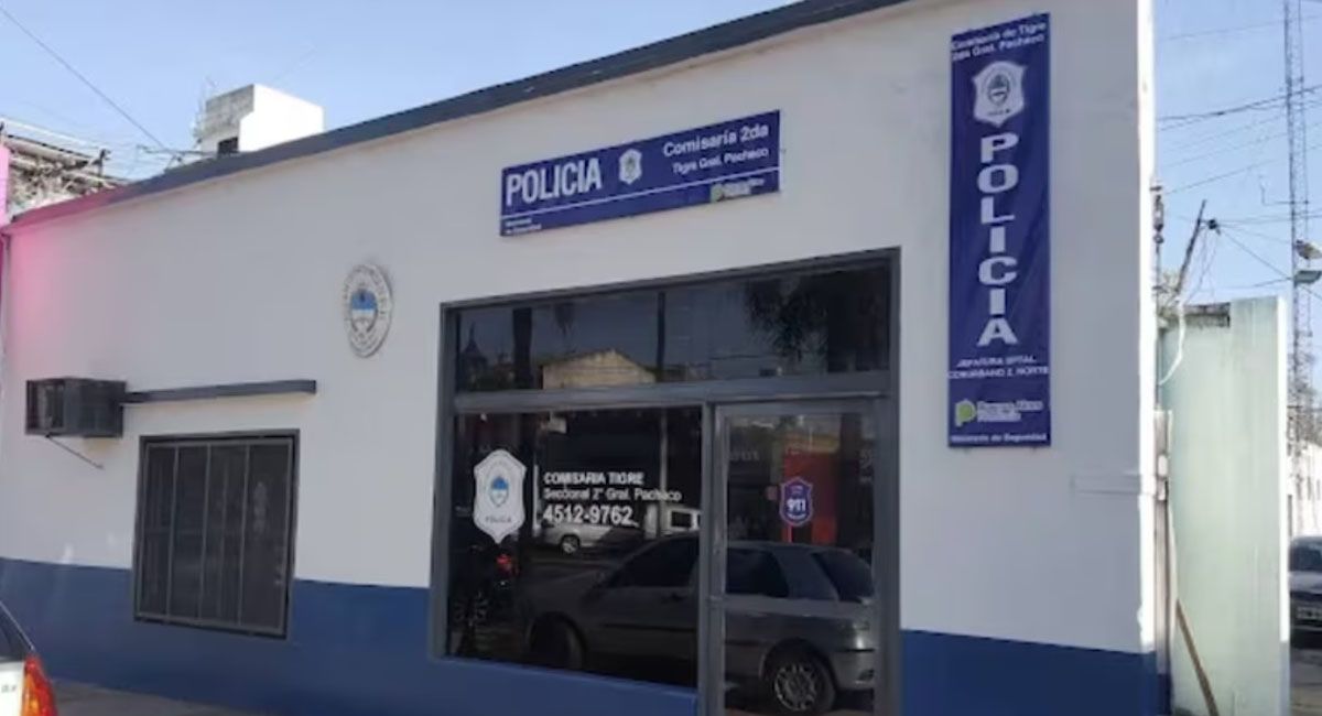 El hombre que atacó a su hijo y a su ex pareja quedó detenido en una comisaría de Tigre luego de recibir atención médica El hombre que atacó a su hijo y a su ex pareja quedó detenido en una comisaría de Tigre luego de recibir atención médica