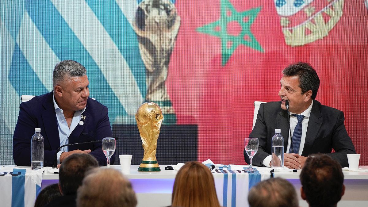 El titular de la Asociación del Futbol Argentino (AFA), Claudio Chiqui Tapia, y Sergio Massa, juntos de cara al Mundial 2030. El titular de la Asociación del Futbol Argentino (AFA), Claudio Chiqui Tapia, y Sergio Massa, juntos de cara al Mundial 2030.