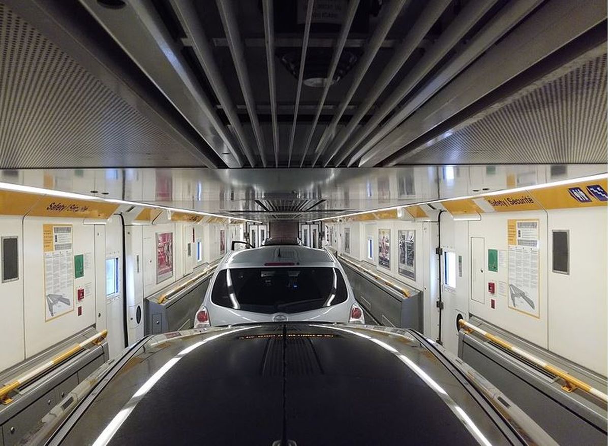 El viaje en este túnel dura aproximadamente 35 minutos. El viaje en este túnel dura aproximadamente 35 minutos.