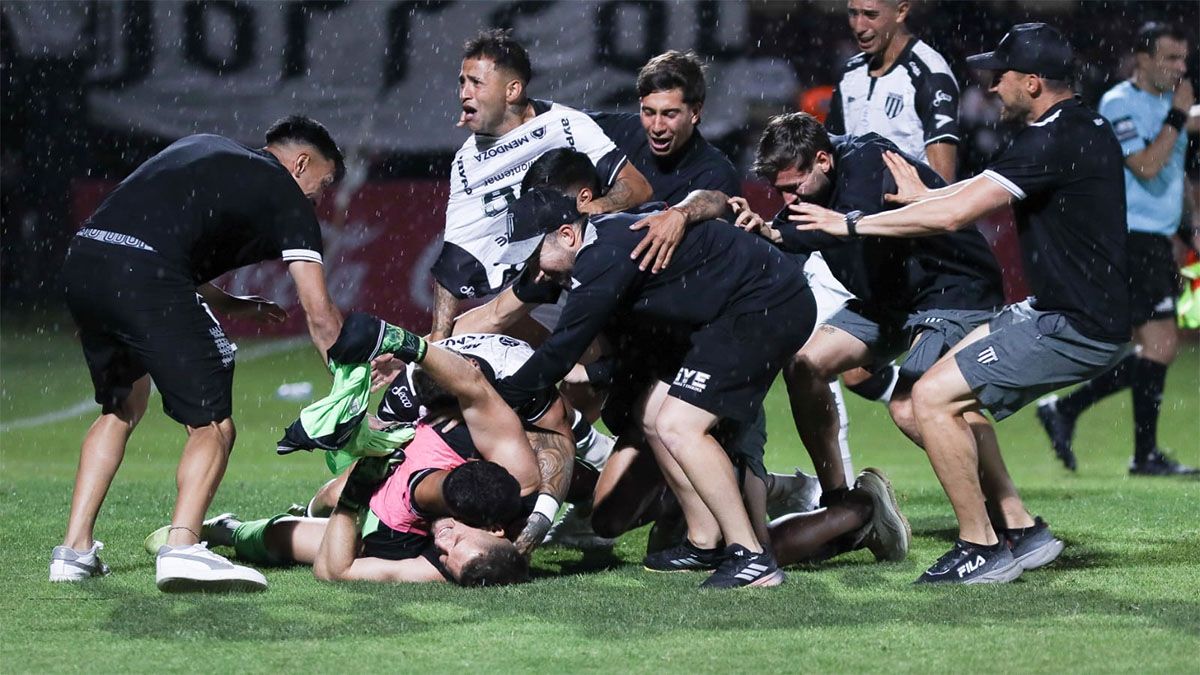 Gimnasia y Esgrima se coronó campeón del torneo de la Primera Nacional 2025.