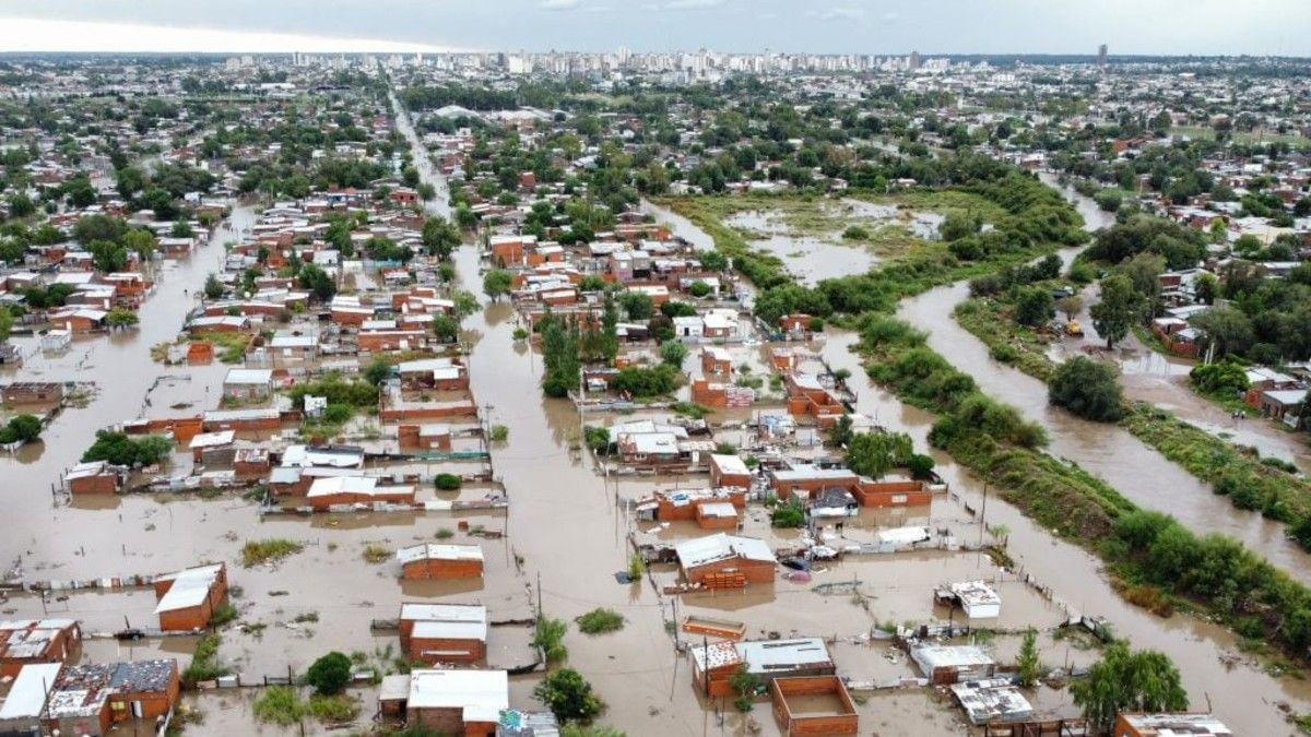 Parte de Bahía Blanca sigue bajo el agua. Hay mas de 200 personas desaparecidas.