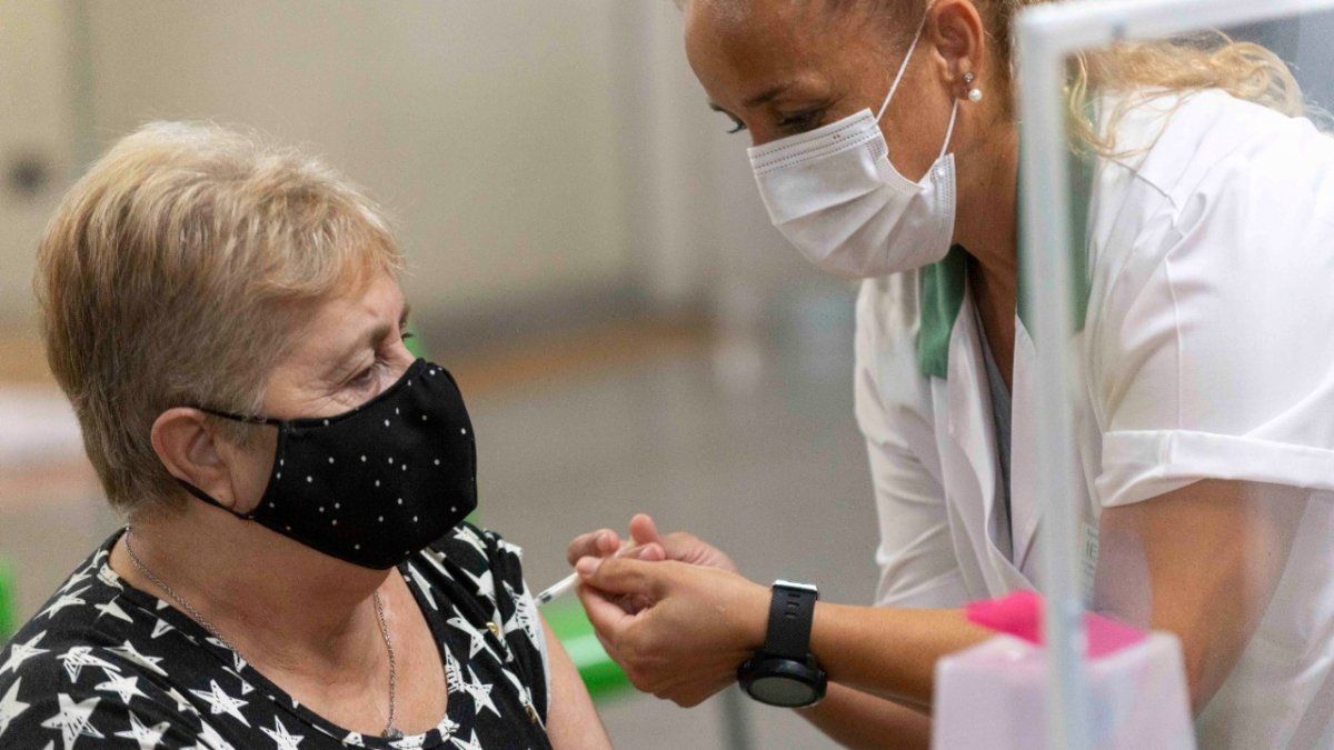 El promedio de vacunación en Mendoza durante abril indica que se aplican más de 5 mil vacunas por día.