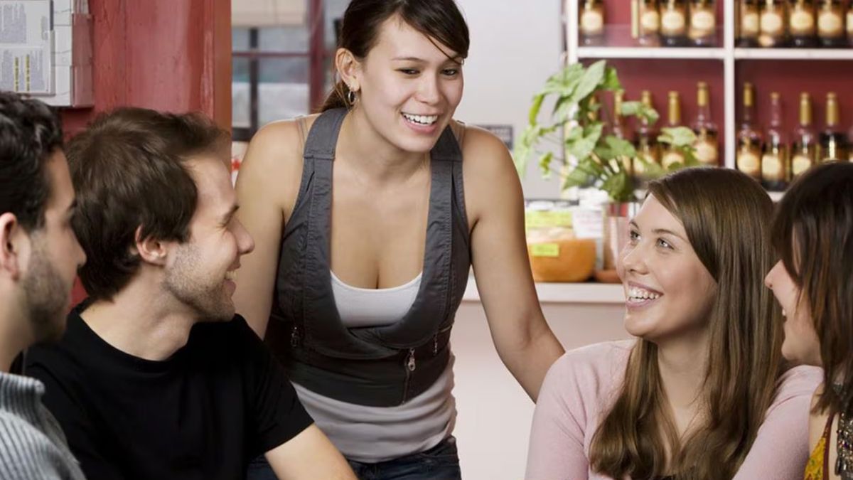 Reunirse con amigos en un ambiente que las personas se sientan bien ayuda a mantener activa la memoria Reunirse con amigos en un ambiente que las personas se sientan bien ayuda a mantener activa la memoria