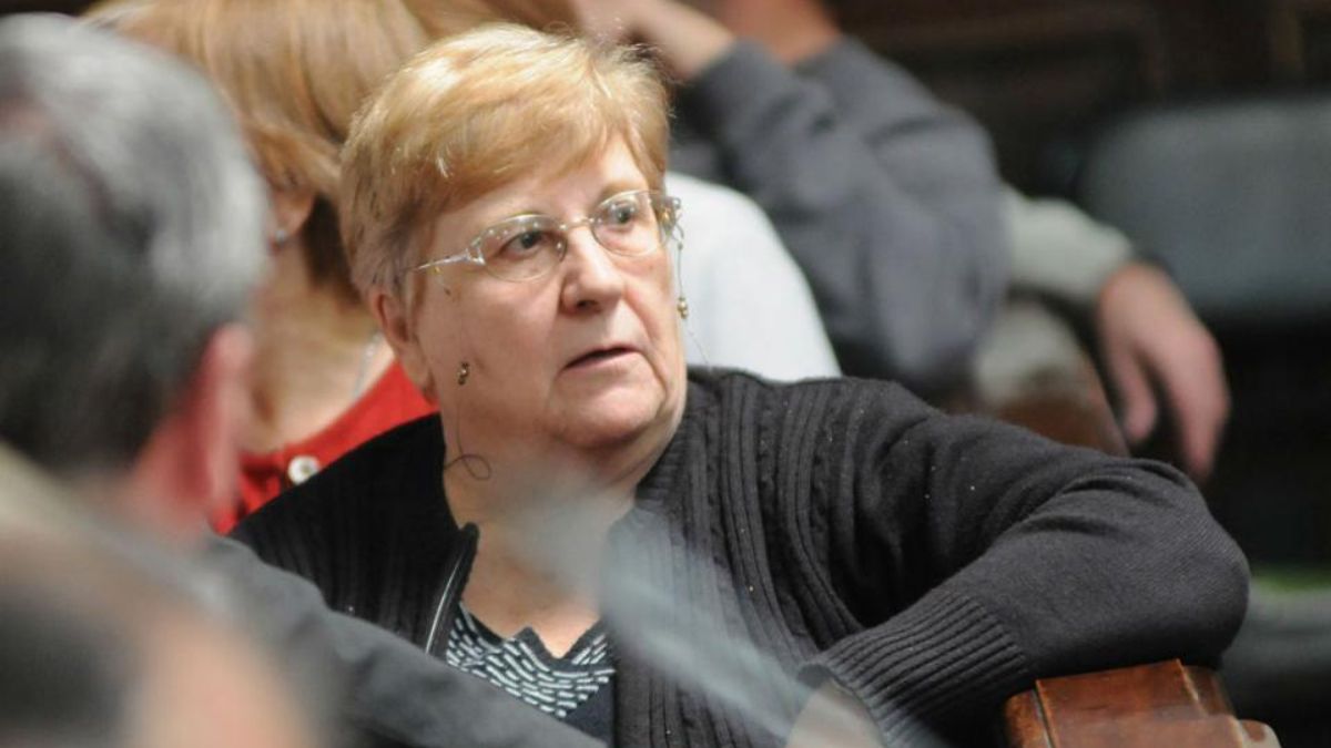 La secretaria general de Ampros, María Isabel del Póppolo invitó a la prensa para este miércoles a las 9, en la entrada del hospital Notti, para dar a conocer la situación de los profesionales de la salud de Mendoza.