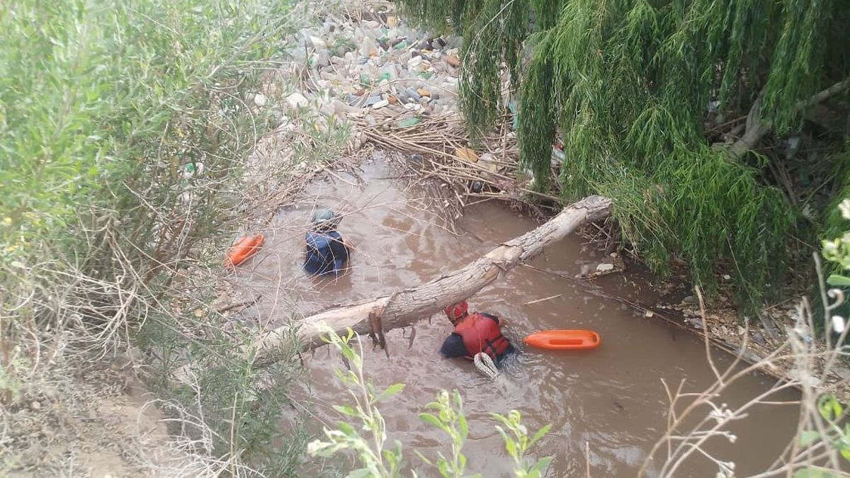 Destacaron que la búsqueda se complica en sectores por la cantidad de basura acumulada. Destacaron que la búsqueda se complica en sectores por la cantidad de basura acumulada.
