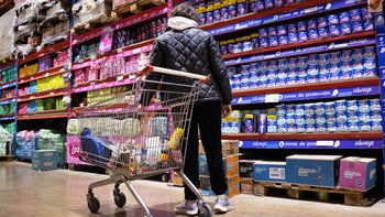Cayeron las ventas en supermercados y mayoristas: qué, cuánto y cómo compramos