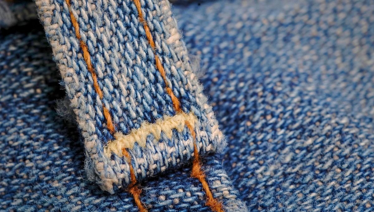 Utiliza telas gruesas y resistentes para que no se deformen al colocar el cinto. Utiliza telas gruesas y resistentes para que no se deformen al colocar el cinto. 