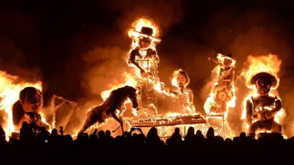 Quemar "años viejos" tiene que ver con liberarse de lo negativo, de los errores, problemas y malas experiencias vividas Quemar "años viejos" tiene que ver con liberarse de lo negativo, de los errores, problemas y malas experiencias vividas