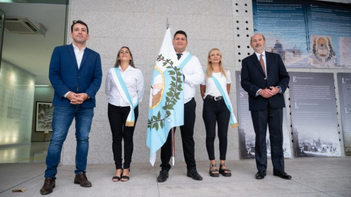 La sede de la Tecnicatura en Administración Pública está en el 6º piso de la Casa de Gobierno. La sede de la Tecnicatura en Administración Pública está en el 6º piso de la Casa de Gobierno.