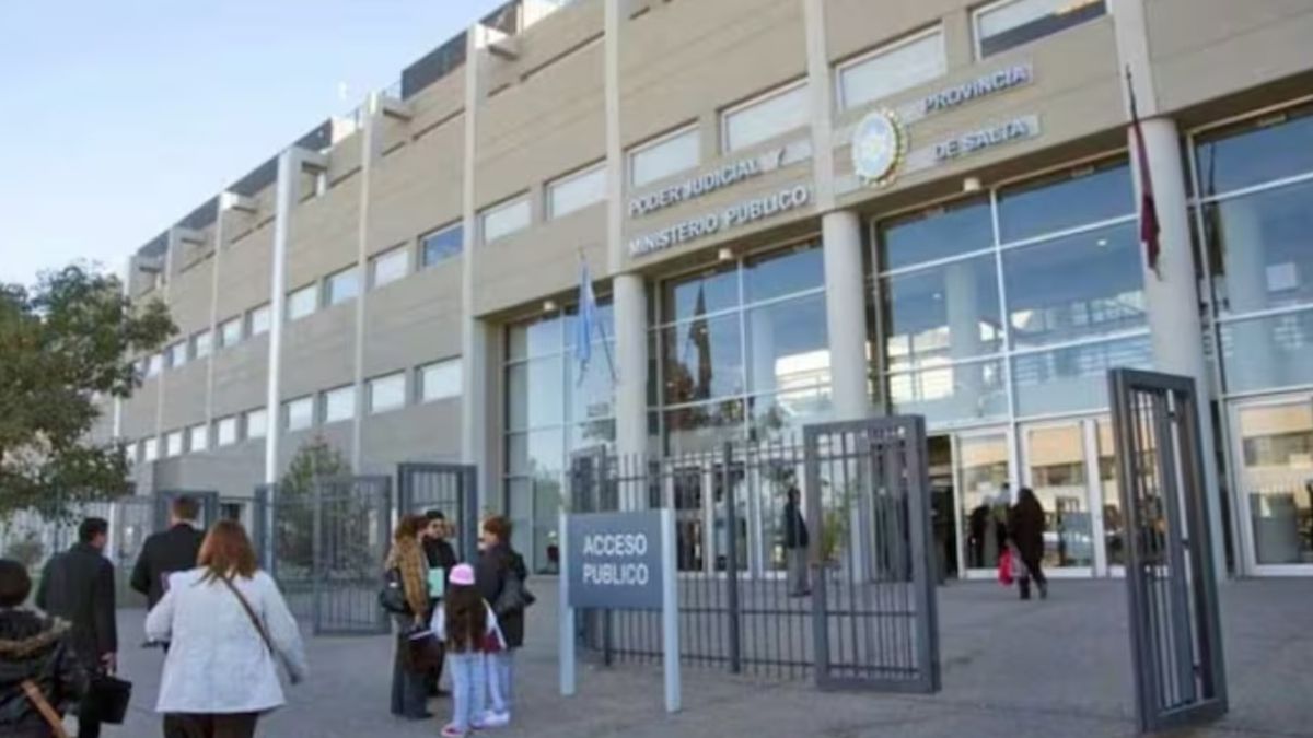 Un jubilado fue denunciado por sus nietas adolescentes por haber abusado sexualmente de ellas desde que eran niñas Un jubilado fue denunciado por sus nietas adolescentes por haber abusado sexualmente de ellas desde que eran niñas