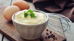 Mayonesa casera tradicional, la mejor receta deliciosa, cremosa y sin batidora.