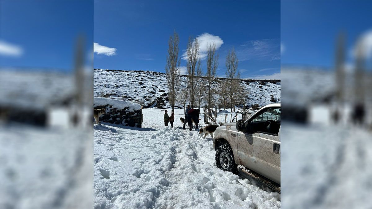 Se apuran para asistir a entre 50 y 100 productores de Malargüe por el pronóstico de nevadas que puede volver a dejarlos aislados.