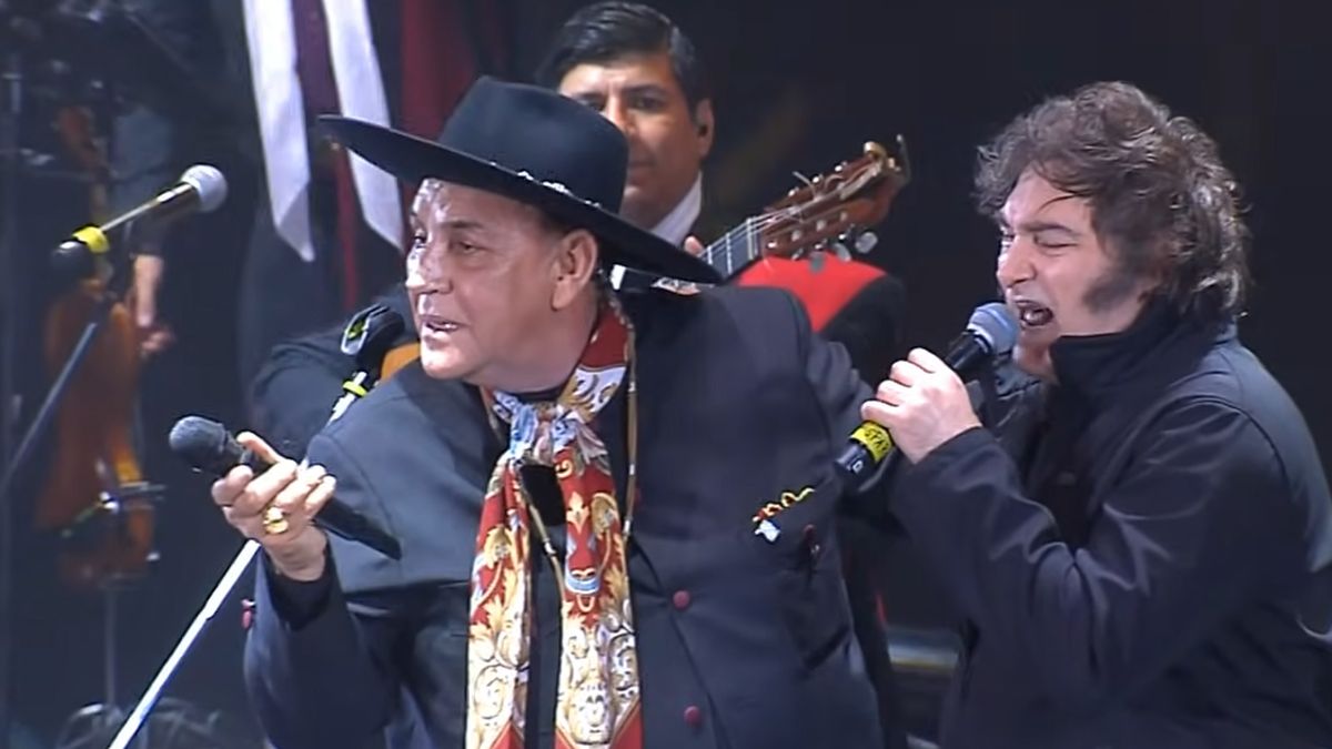 Javier Mieli subió al escenario en Córdoba y cantó Amor Salvaje con el Chaqueño Palavecino.