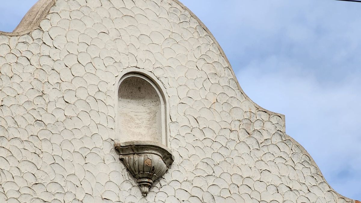 Una vista de la mansión. Una vista de la mansión.