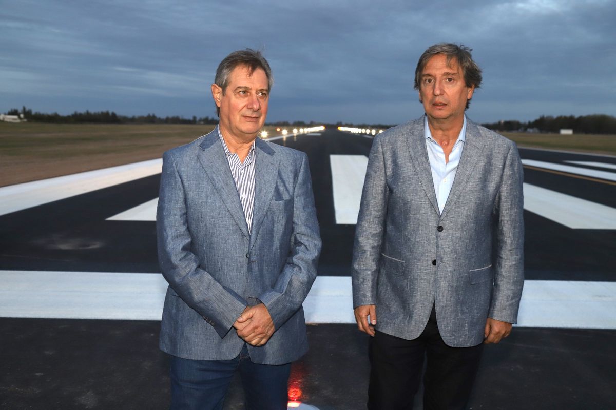 Anfitriones: Omar y Emir F&eacute;lix, satisfechos con la inauguraci&oacute;n de la nueva pista del aeropuerto de San Rafael.
