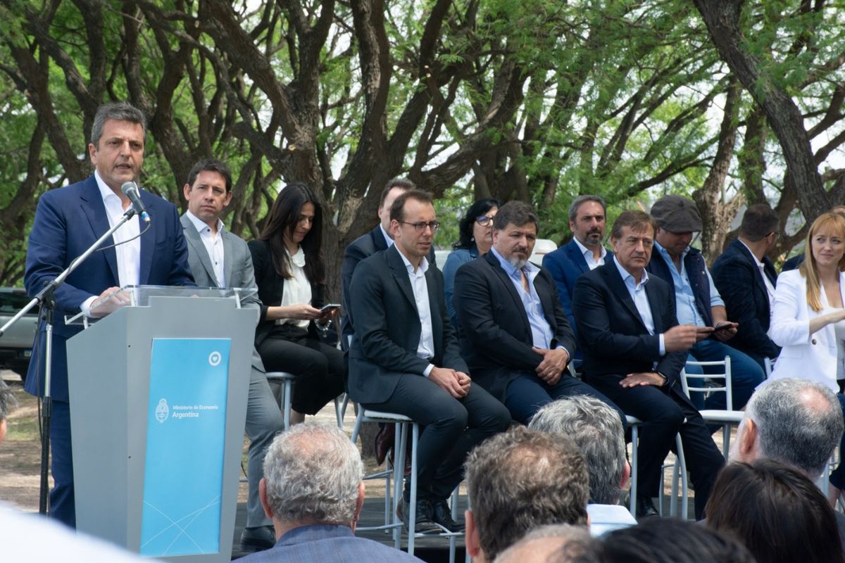 Otra puja interna se generó por quienes ocuparían las sillas que se ubicaron junto a ministro Massa en el acto de este lunes en el INTA.