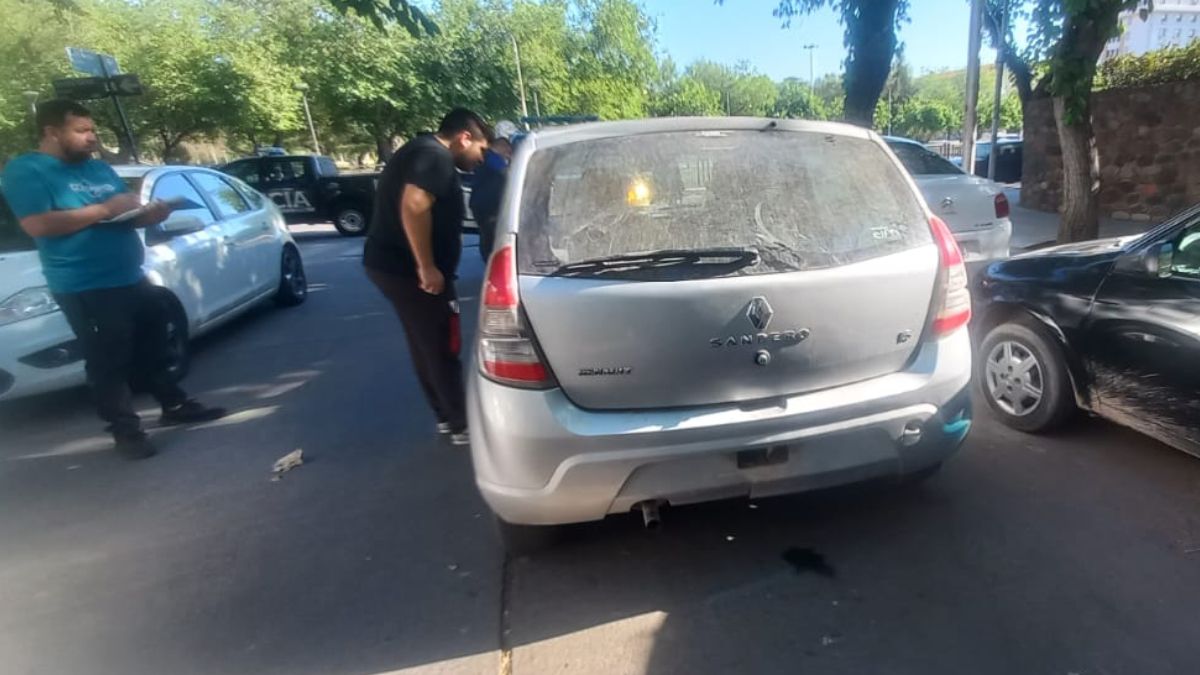 Los empleados municipales de Godoy Cruz se trasladaban en un auto con pedido de secuestro.
