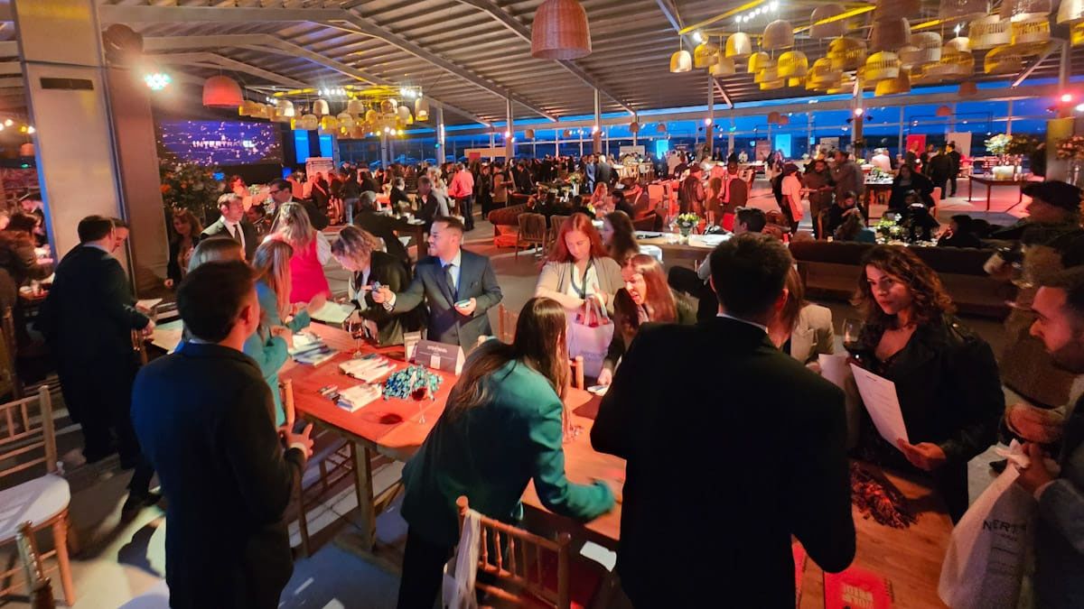 Del evento participaron 350 personas de agencias de turismo de diferentes partes de Chile y de Argentina. Del evento participaron 350 personas de agencias de turismo de diferentes partes de Chile y de Argentina.