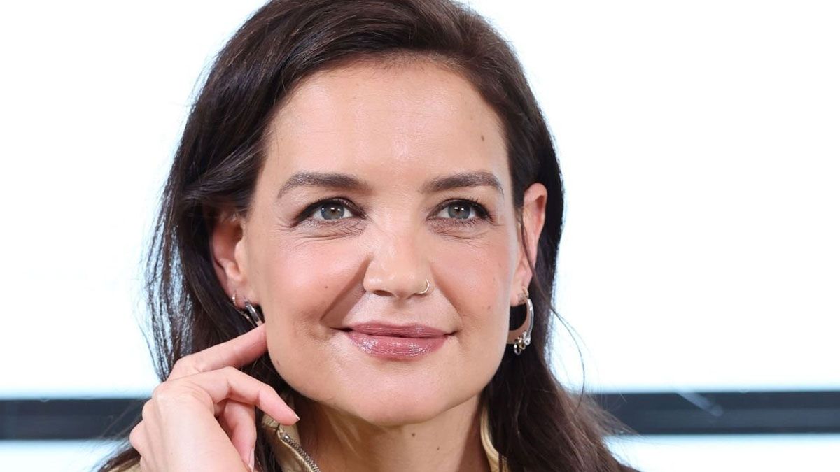 La actriz Katie Holmes interpreta a Samantha MacKenzie en la película de Netflix.