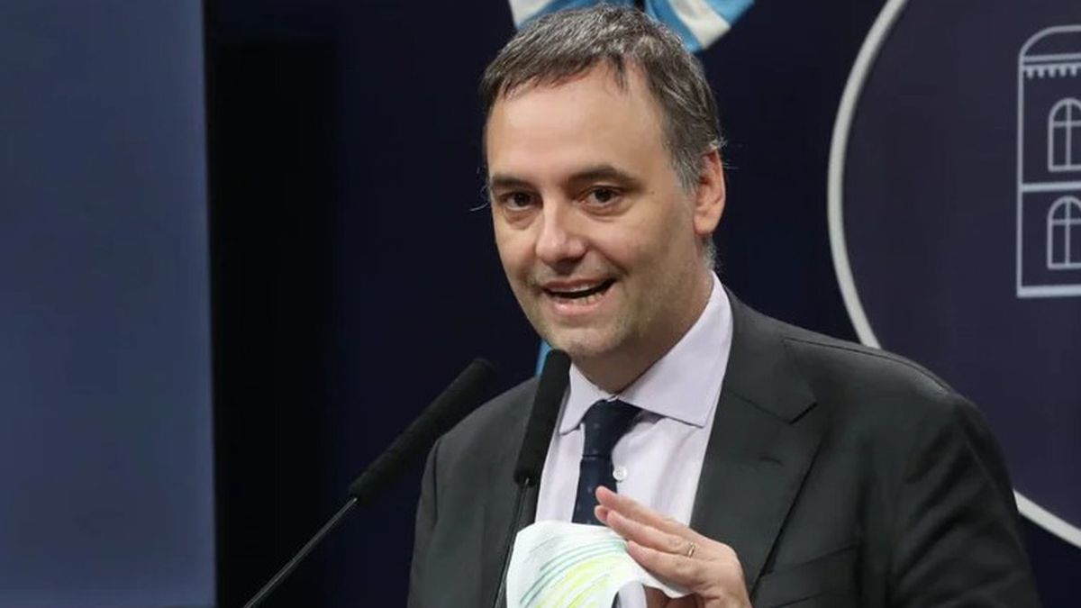 La Justicia confirmó que Adorni viajó a Aruba en primera clase con su esposa y sus dos hijos