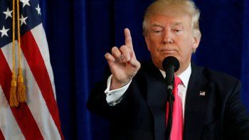 Deserciones en el team Trump: una importante donante y un congresista ahora apoyan a Clinton
