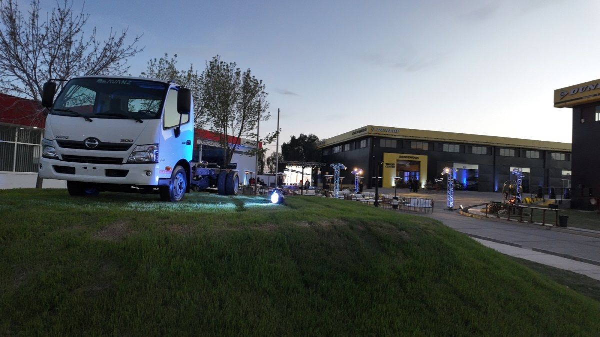 Se inauguró el impresionante Truck Center en Acceso Este y Tirasso.