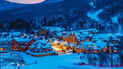 Stowe es un pueblo de Vermont. Cuenta con el centro de esquí Stowe Mountain Resort.