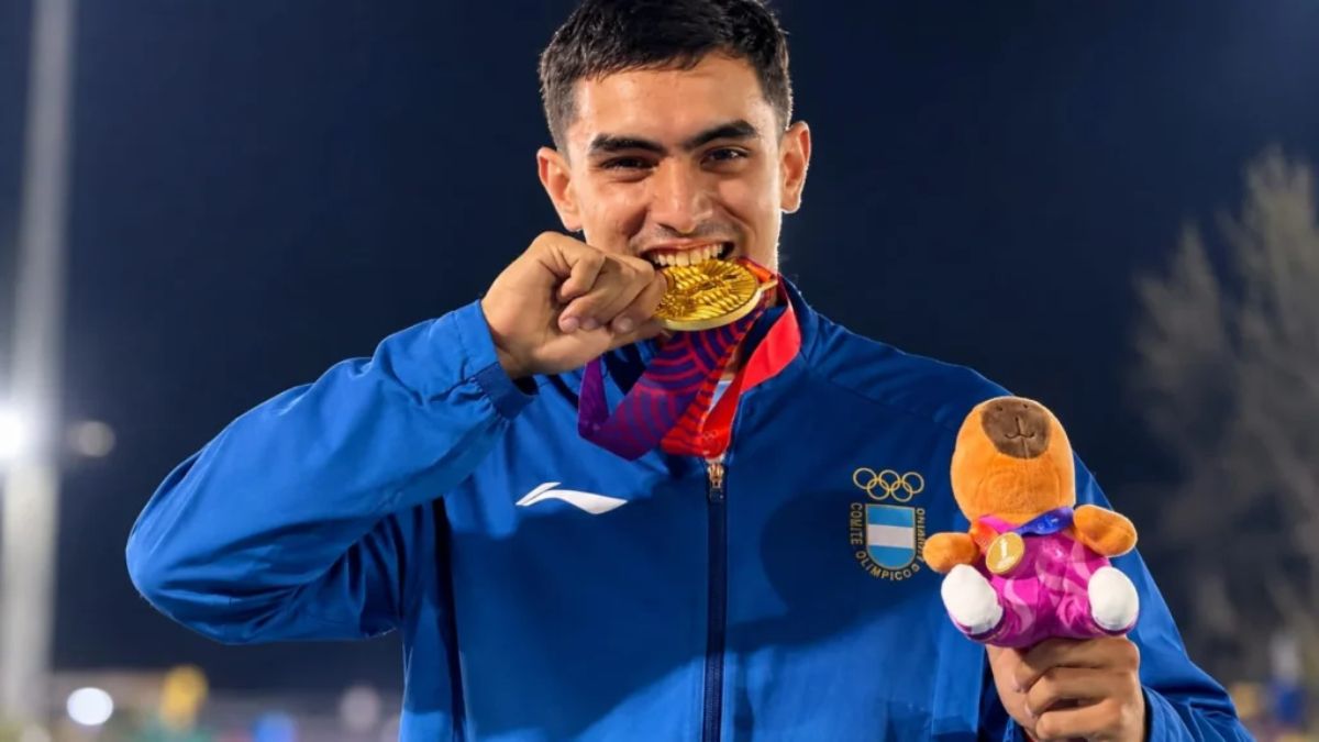 Jueves de oro y viernes de plata para el maipucino Agustín Pinti en las postas 4x400 mixta y 4x400 masculina de los Juegos Suramericanos. Jueves de oro y viernes de plata para el maipucino Agustín Pinti en las postas 4x400 mixta y 4x400 masculina de los Juegos Suramericanos.