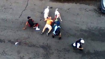 Video: así atacaron dos pitbull a un hombre en plena calle