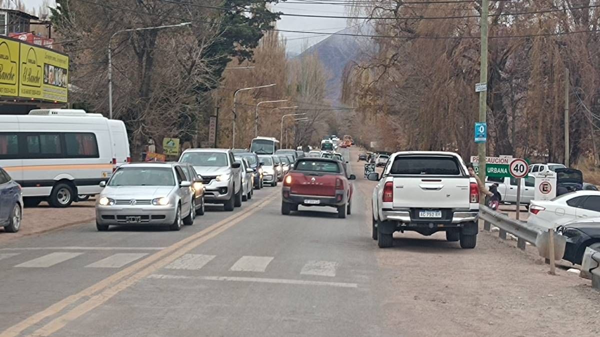 Por el fin de semana largo, Uspallata se vio colmada de turistas, muchos con la idea de conocer la nieve pero les fue imposible este viernes. Por el fin de semana largo, Uspallata se vio colmada de turistas, muchos con la idea de conocer la nieve pero les fue imposible este viernes.