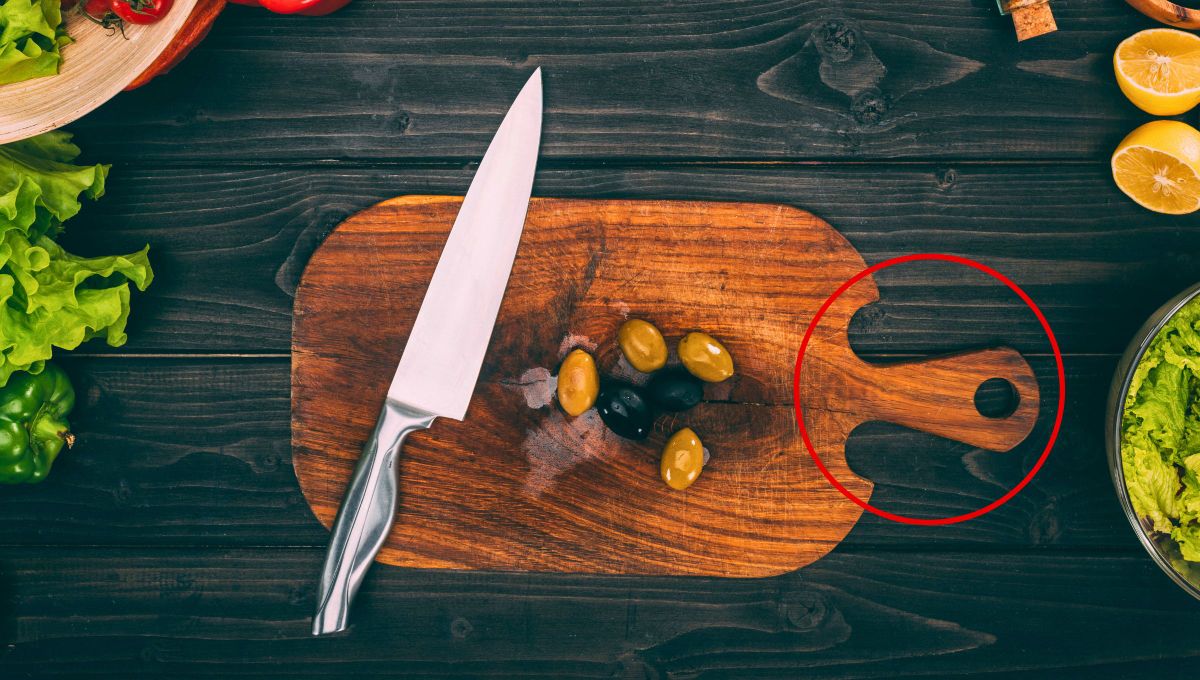 No es para colgarlas en la cocina: qué quiere decir que la tabla de picar tenga un agujero y para qué sirve