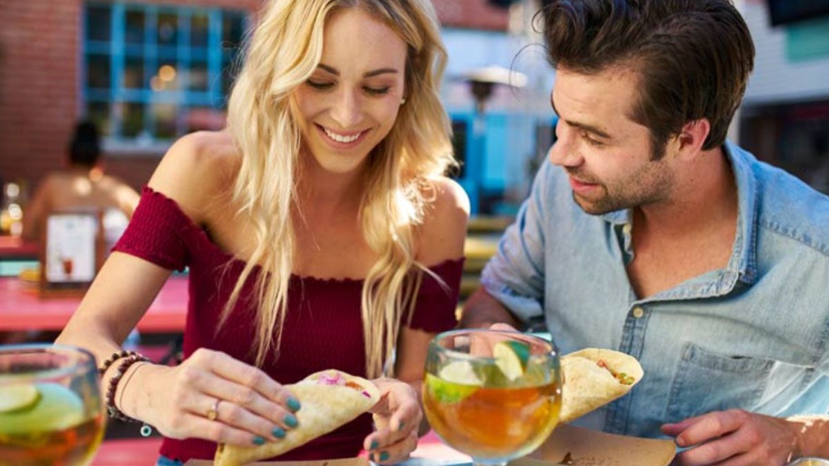 El matrimonio lavanda se impone entre la Generación Z, y en muchos casos la relación de pareja no tiene que ver con lo romántico.