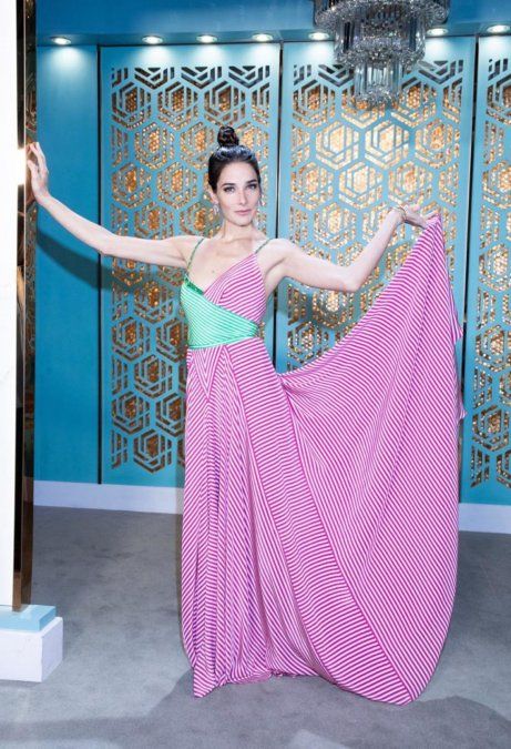 Juana Viale volvió a un look fresco y dejó los memes atrás