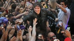 La ciudadanía le ha dado al gobierno libertario una nueva chance. La contraprestación de Milei debería ser la de negociar con inteligencia políticas de Estado, consensos y acuerdos. La ciudadanía le ha dado al gobierno libertario una nueva chance. La contraprestación de Milei debería ser la de negociar con inteligencia políticas de Estado, consensos y acuerdos.