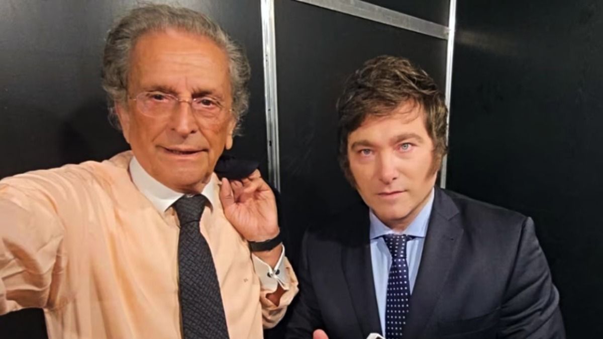 Alberto Benegas Lynch (83) junto a su ferviente admirador, el presidente Javier Milei. Alberto Benegas Lynch (83) junto a su ferviente admirador, el presidente Javier Milei.