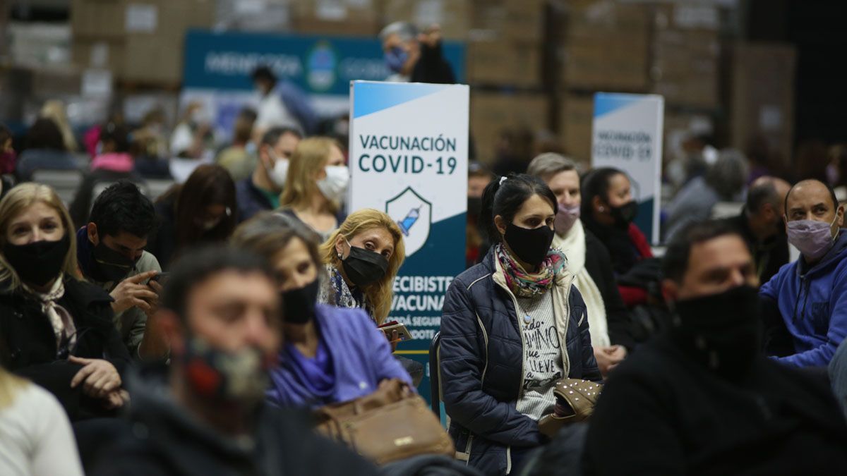 Mientras avanza la vacunación, en julio los nuevos casos de Covid en Mendoza fueron cerca de 15 mil.