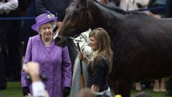 Descalifican a caballo de la reina Isabel II por dopaje positivo