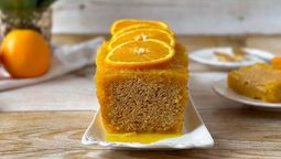 El bizcochuelo de avena y naranja es una receta saludable y rica en fibra.