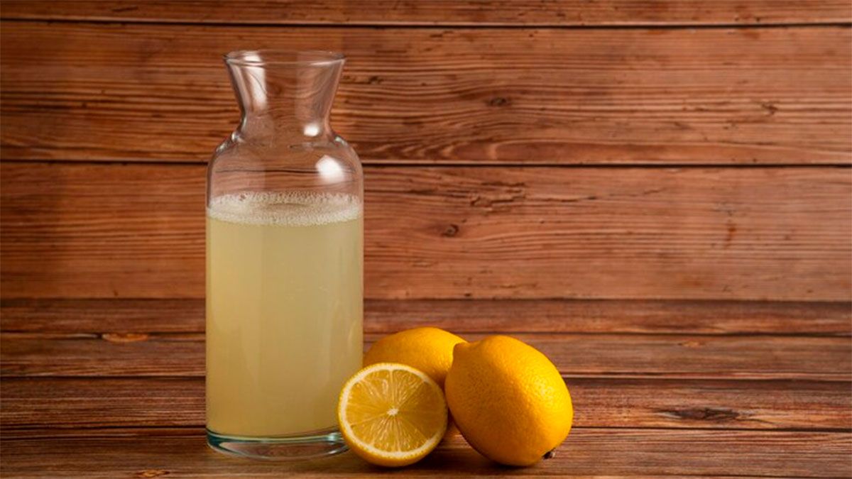 El jugo de limón puede ser altamente beneficioso cuando es usado en tu baño. El jugo de limón puede ser altamente beneficioso cuando es usado en tu baño. 
